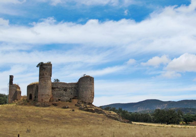 Castillo de las Tres Torres