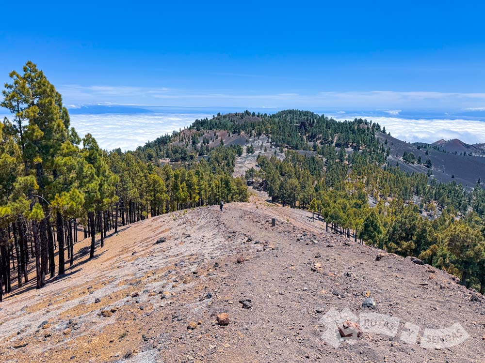 Descenso empinado por la cara sur de La Deseada