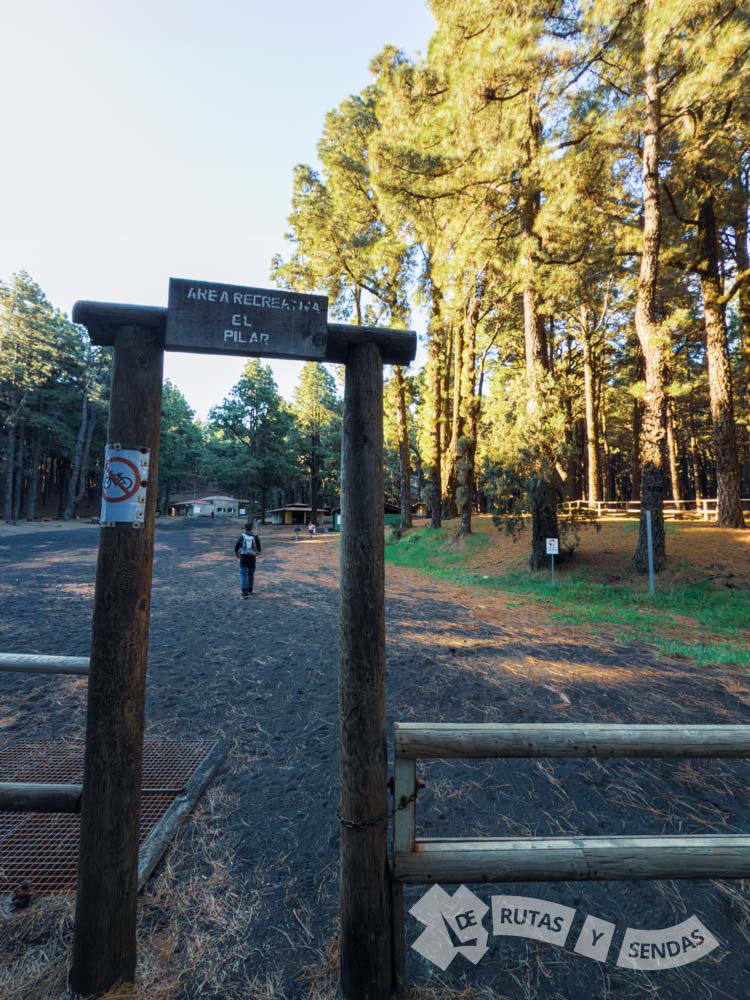 Entrando en el Área Recreativa Refugio del Pilar