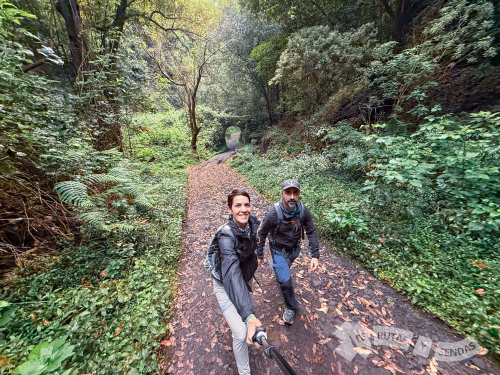 Dejando atrás el puente de la primera acequia