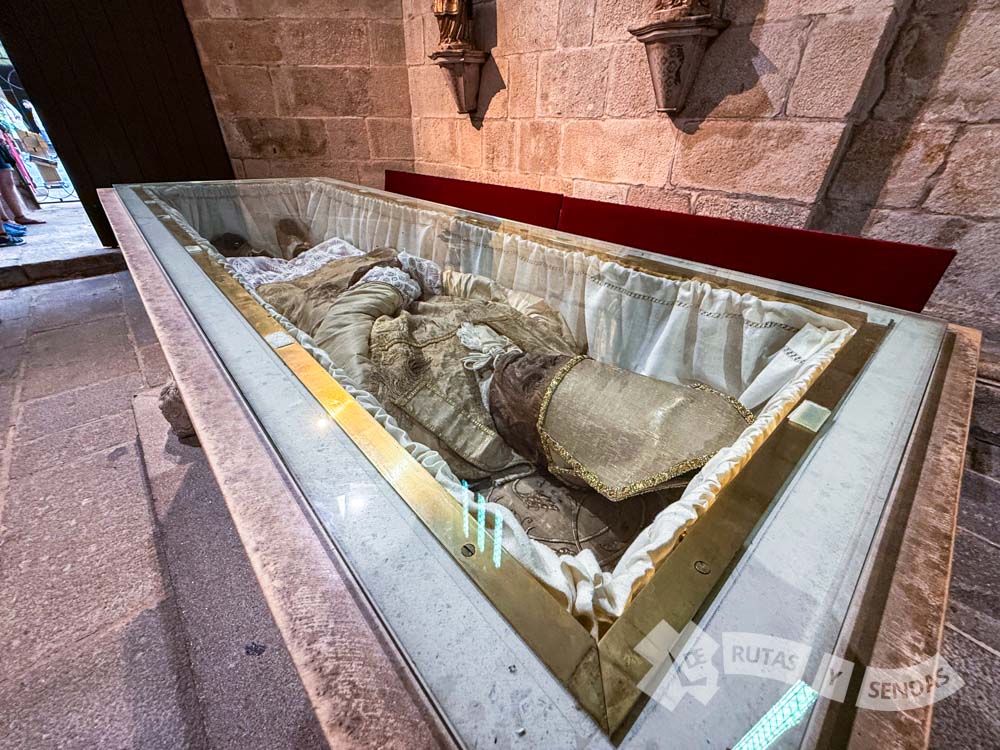 Restos momificados del Arzobispo Lourenço Vicente
