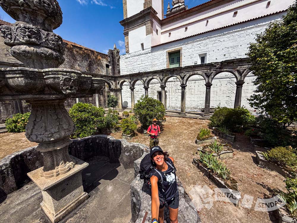 Claustro del Monasterio de Santo André de Rendufe