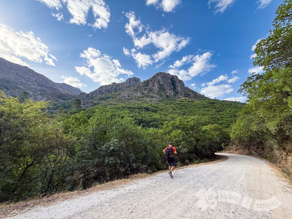 Vistas a Monte dos Chãs de (1.024m) y Pé de Cabril de (1.236m)